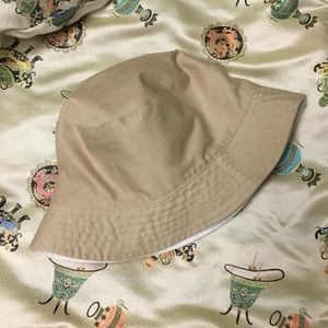Reversible beige bucket hat